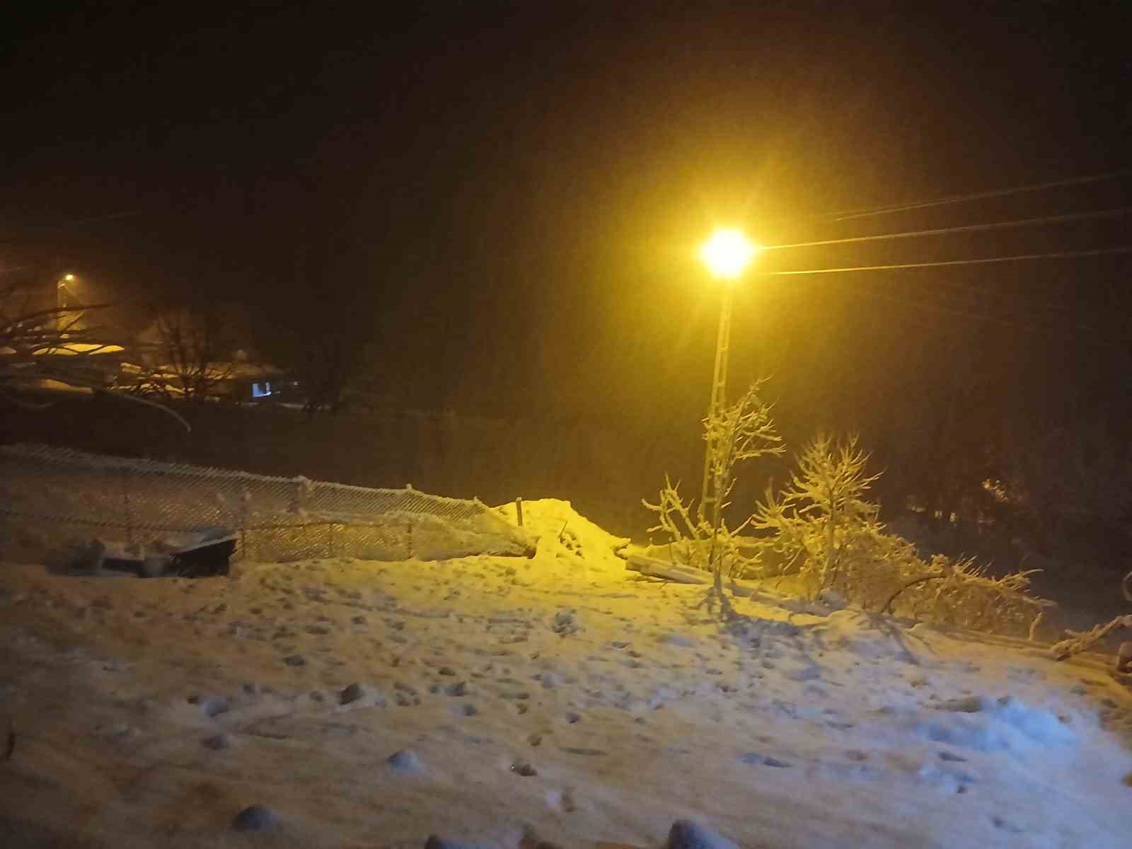 Batman’da kar yağışı ulaşımı aksattı Batman’da kar yağışı ulaşımı aksattı