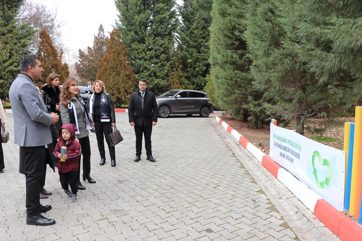 Beşiktaş Kulübünün "İyiliğe Kanat Aç Projesi" kapsamında Elazığ'a gelen heyet ziyaretlerde bulundu Beşiktaş Kulübünün "İyiliğe Kanat Aç Projesi" kapsamında Elazığ'a gelen heyet ziyaretlerde bulundu