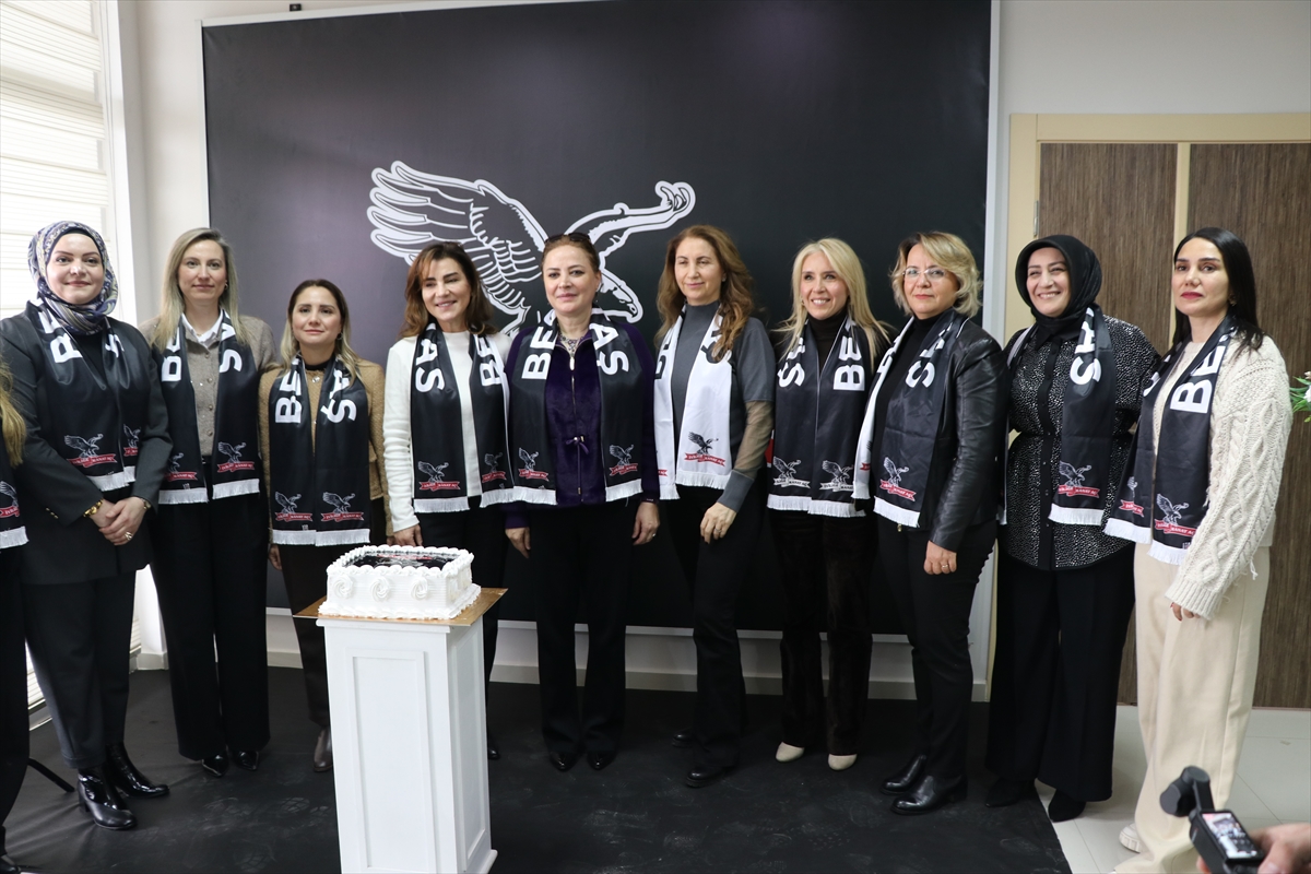 Beşiktaş Kulübünün "İyiliğe Kanat Aç Projesi" kapsamında Elazığ'a gelen heyet ziyaretlerde bulundu Beşiktaş Kulübünün "İyiliğe Kanat Aç Projesi" kapsamında Elazığ'a gelen heyet ziyaretlerde bulundu