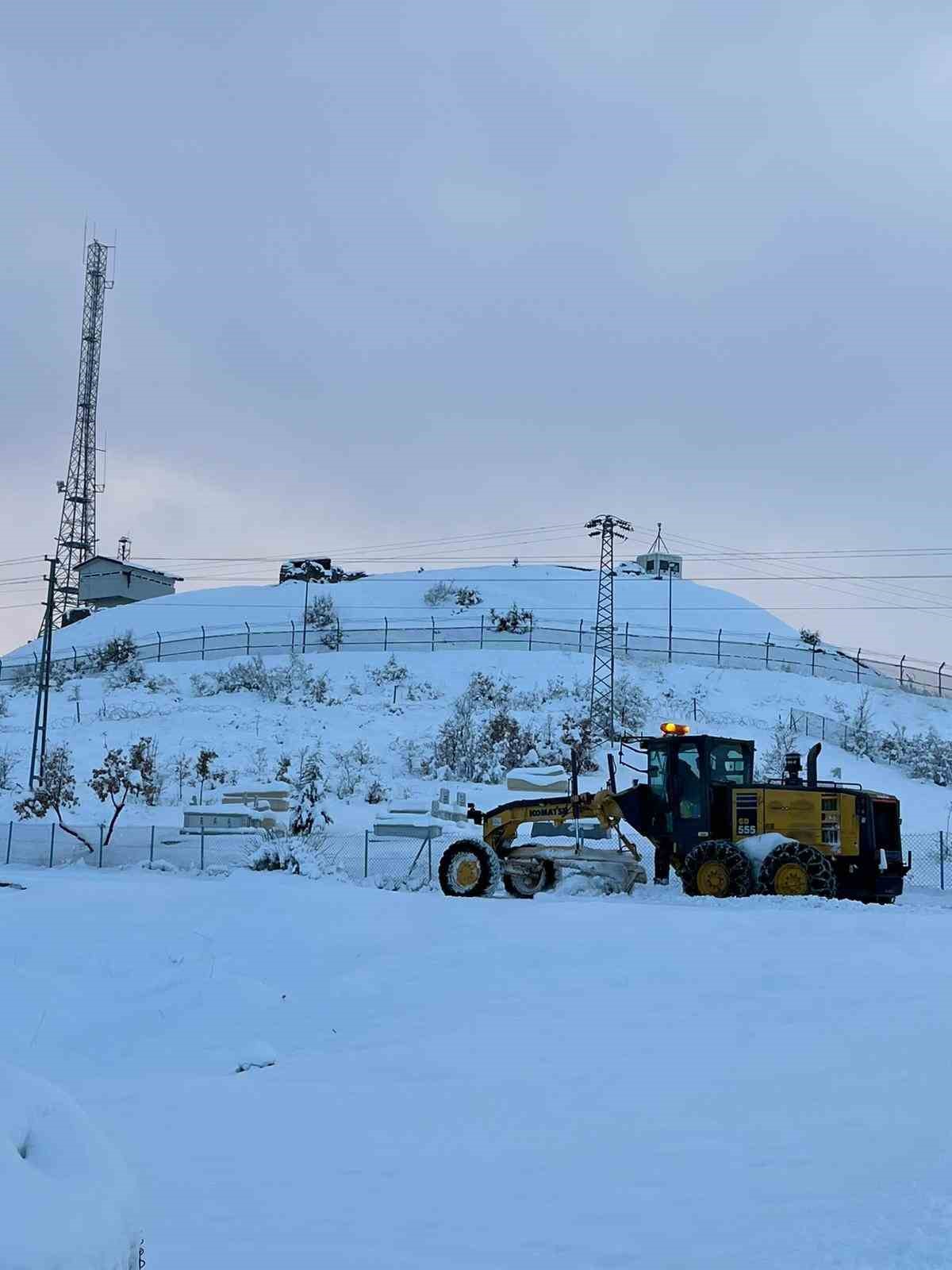 Bingöl’de kardan dolayı kapanan 75 köy yolunda çalışmalar sürüyor