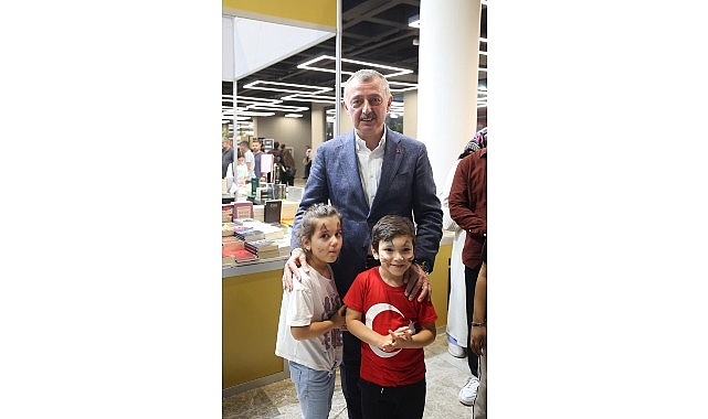 Büyükakın, 7'den 70'e tüm  kitapseverlere teşekkür etti