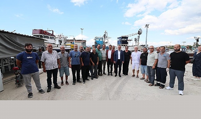 Büyükakın geleneği bozmadı, yeni sezonda Karamürselli balıkçılara da gitti