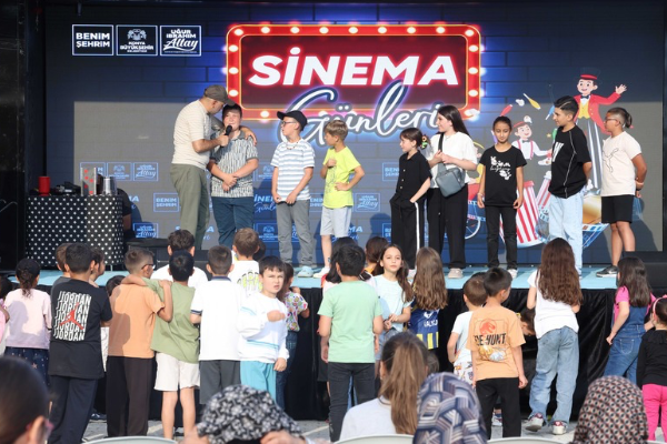 Büyükşehirden ilçelerde Sinema Günleri ve Çocuk Şenliği Büyükşehirden ilçelerde Sinema Günleri ve Çocuk Şenliği