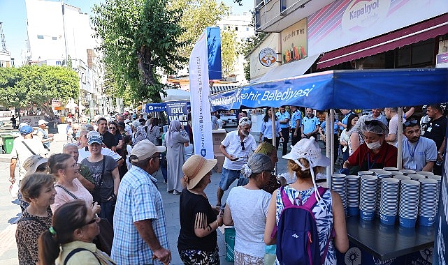 Büyükşehir'in aşure ikramları sürüyor