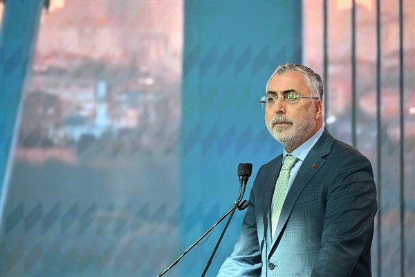 Çalışma ve Sosyal Güvenlik Bakanı Işıkhan, Ardahan’da teşkilat toplantısına katıldı