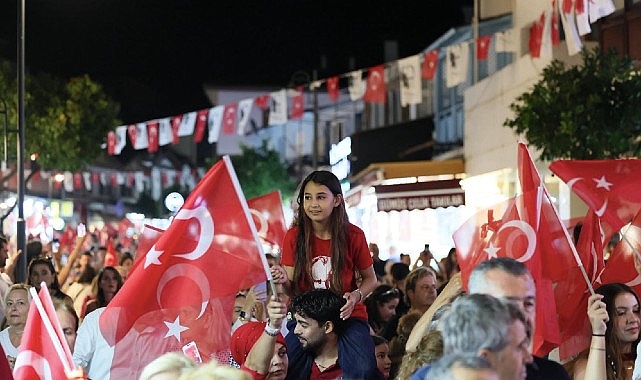 Çeşme'de 30 Ağustos Zafer Bayramı coşkuyla kutlandı