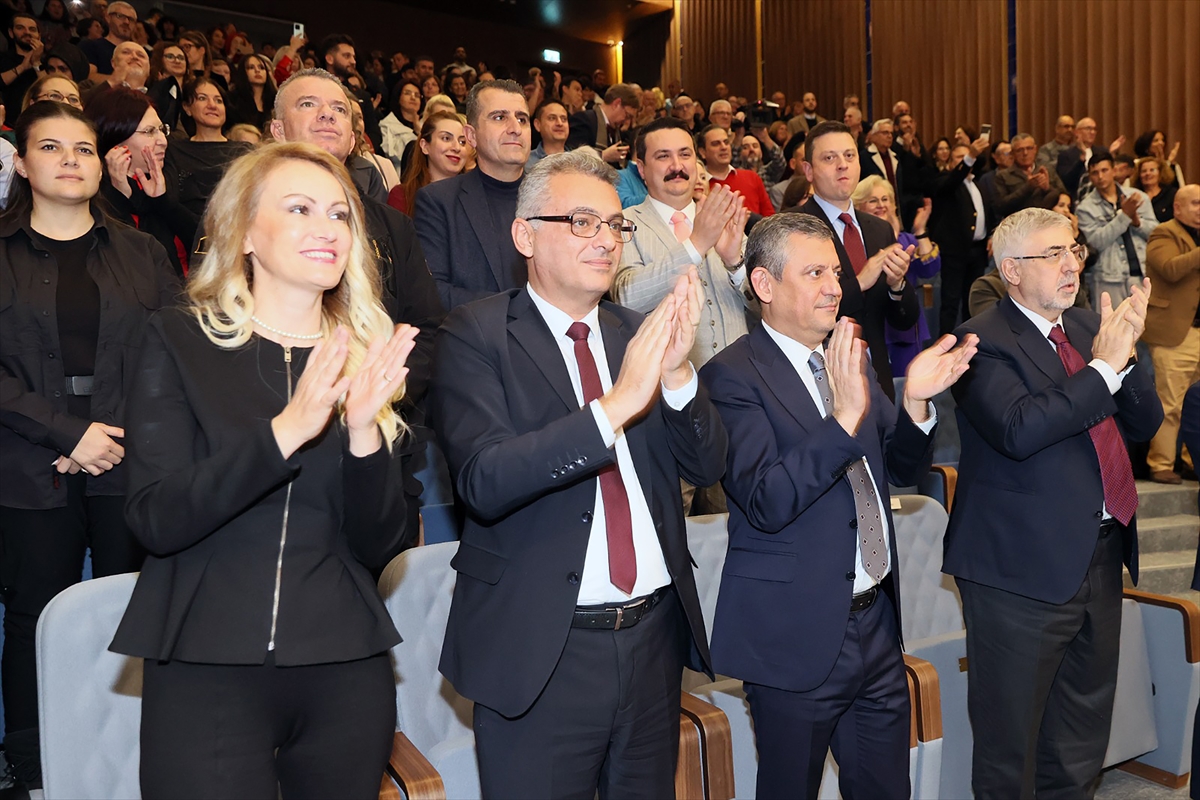 CHP Genel Başkanı Özel, KKTC Cumhurbaşkanlığı Senfoni Orkestrası'nın yeni yıl konserini izledi