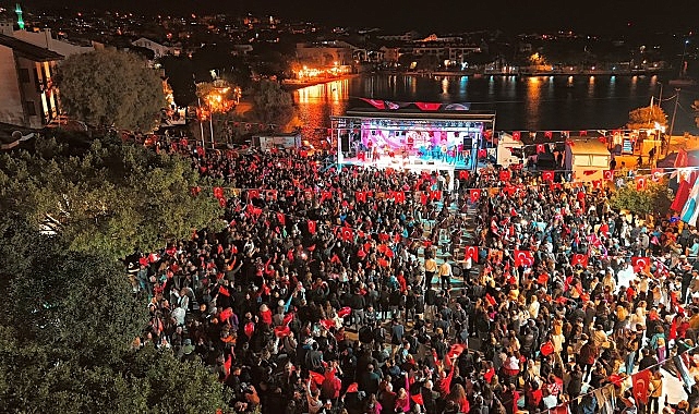 Cumhuriyetin 103. yılı omuz omuza kutlandı 