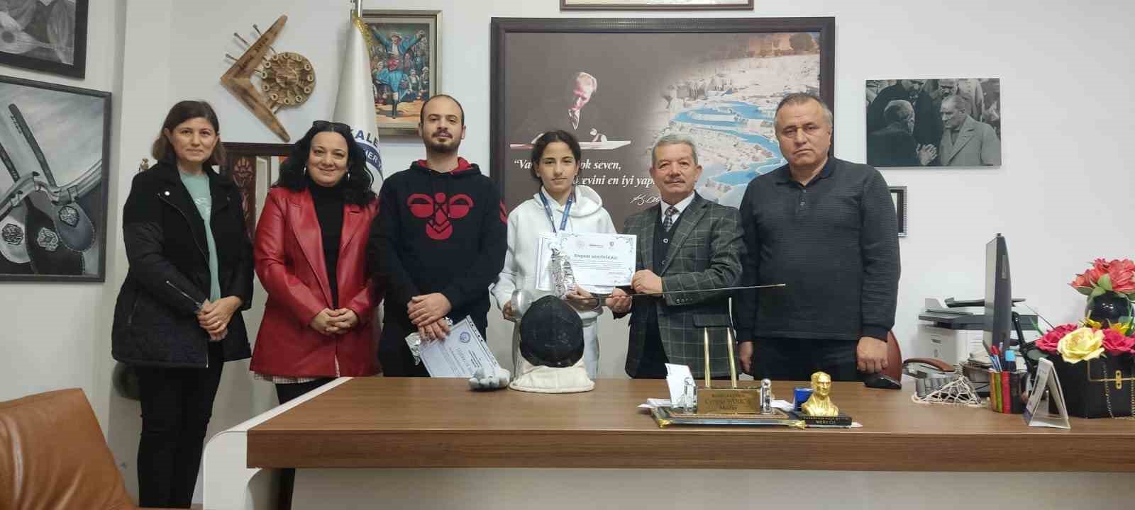 Denizlili eskrim sporcusundan gururlandıran başarı