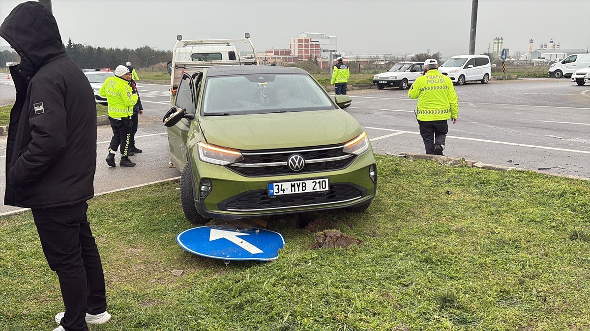 Edirne'de iki otomobilin çarpıştığı kazada 7 kişi yaralandı