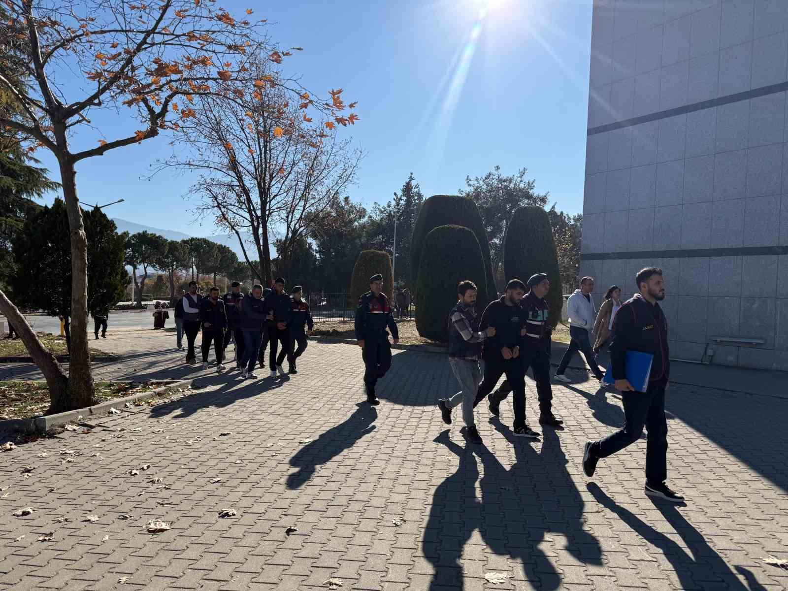 Fabrikalara dadanan suç örgütü kasaları spiral makinesiyle patlattı