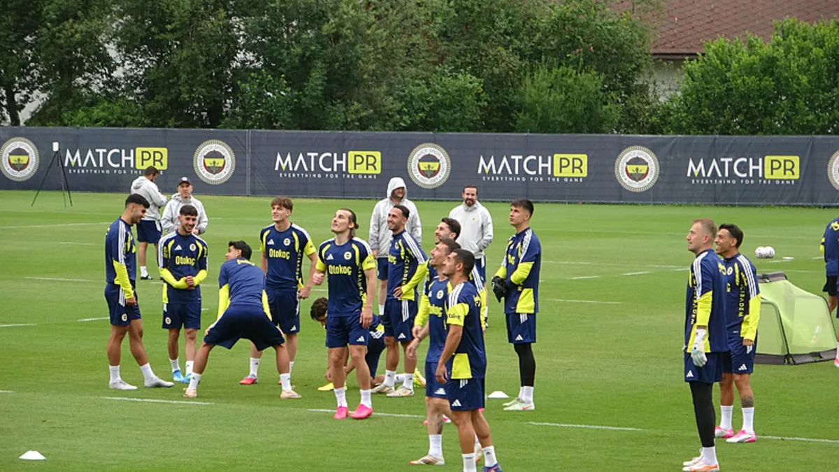 Fenerbahçe'nin yıldızına Komşu'dan sürpriz talip! Bu kez bonservisiyle ayrılacak