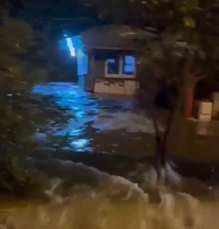 Giresun’da fırtına dalgaları taşkına neden oldu