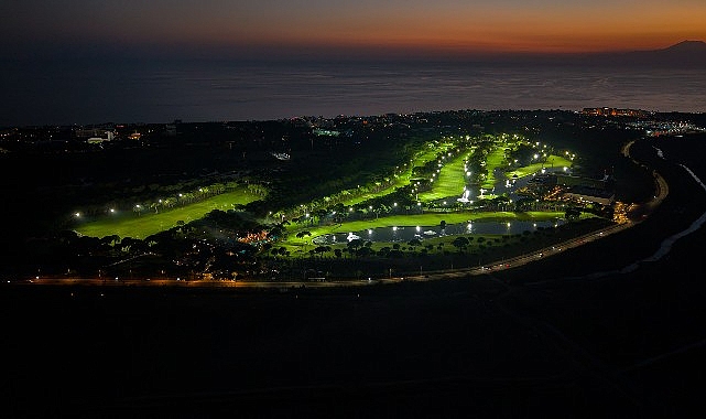 Gloria Golf Club'ta Golf Deneyimi Gün Batımından Sonra da Devam Ediyor