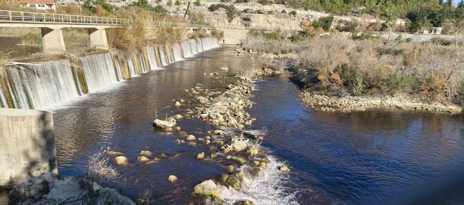 Göksu siyah akmaya başladı, akıllara 3 yıl önceki hadise geldi