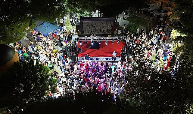 Güzelyalı'da nostalji rüzgarı esti: 80'ler 90'lar Şenliği unutulmaz anlara sahne oldu