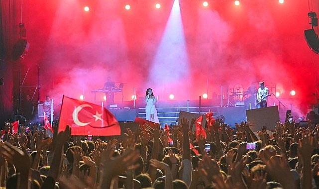 İEF'de 9 Eylül coşkusu