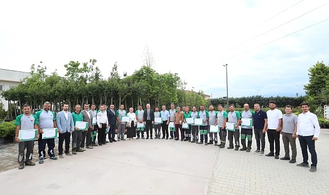 İnegöl Belediyesi'nde 19 Personele Bahçıvanlık Sertifikası Verildi