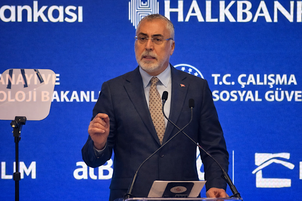 Işıkhan: Eser ve hizmet siyasetinin çınarı çeyrek asırdır büyümeye devam ediyor