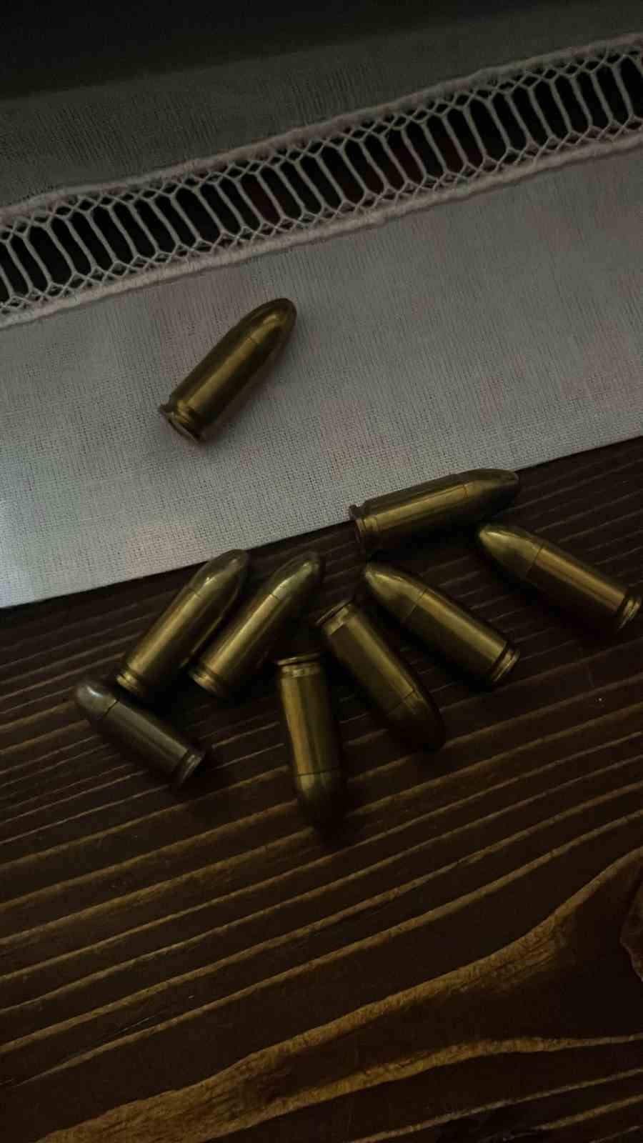 İstanbul merkezli DEAŞ operasyonunda kılıç, pala, kasatura ele geçirildi