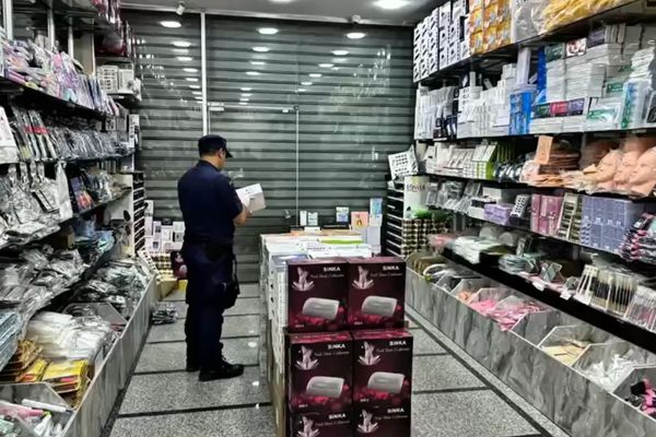 İstanbul merkezli kaçakçılık operasyonunda 22 gözaltı İstanbul merkezli kaçakçılık operasyonunda 22 gözaltı