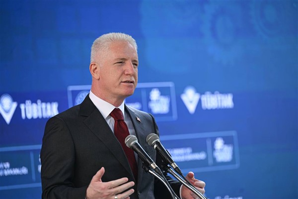 İstanbul Valisi Gül, “Enstrümansız Okul Kalmasın” şenliğine katıldı İstanbul Valisi Gül, “Enstrümansız Okul Kalmasın” şenliğine katıldı