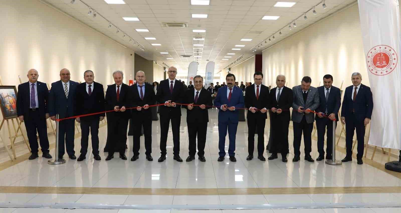 İzmir’de, 20. yılında Denetimli Serbestlik Sempozyumu düzenlendi İzmir’de, 20. yılında Denetimli Serbestlik Sempozyumu düzenlendi