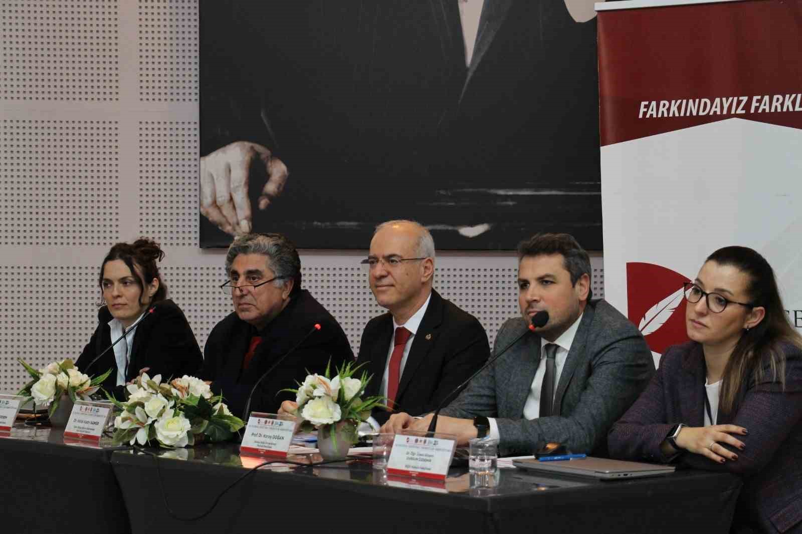 İzmir’de, 20. yılında Denetimli Serbestlik Sempozyumu düzenlendi İzmir’de, 20. yılında Denetimli Serbestlik Sempozyumu düzenlendi