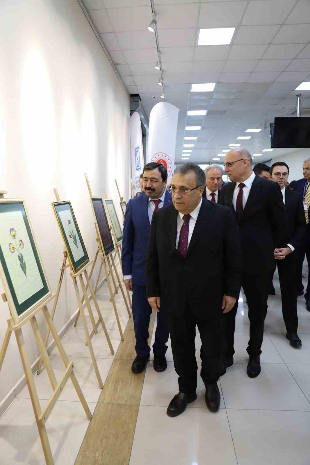 İzmir’de, 20. yılında Denetimli Serbestlik Sempozyumu düzenlendi İzmir’de, 20. yılında Denetimli Serbestlik Sempozyumu düzenlendi