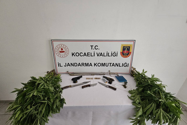 Karamürsel'de uyuşturucu operasyonunda 1 kişi tutuklandı Karamürsel'de uyuşturucu operasyonunda 1 kişi tutuklandı