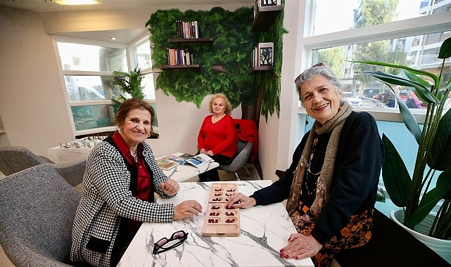 Karşıyaka'nın çınarları 'Emekli Yaka'da buluşuyor