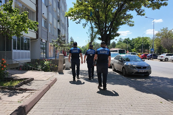 Kayseri’de zincir marketlerde zabıta denetimi gerçekleştirildi Kayseri’de zincir marketlerde zabıta denetimi gerçekleştirildi
