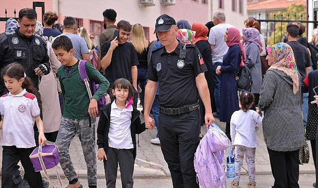 Keçiören'de Zabıta Ekipleri Öğrencilerin Güvenliği İçin Sahada