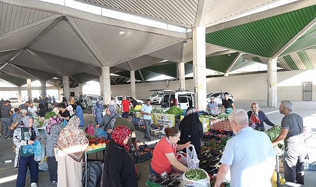 Konya Büyükşehir'in Yerli Ürün Pazarı, Üretici ile Tüketiciyi Doğrudan Buluşturuyor