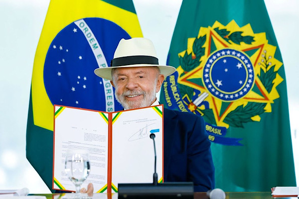 Lula da Silva: Venezuela'daki kardeşlerimize gerekli tüm desteği sağlamak için