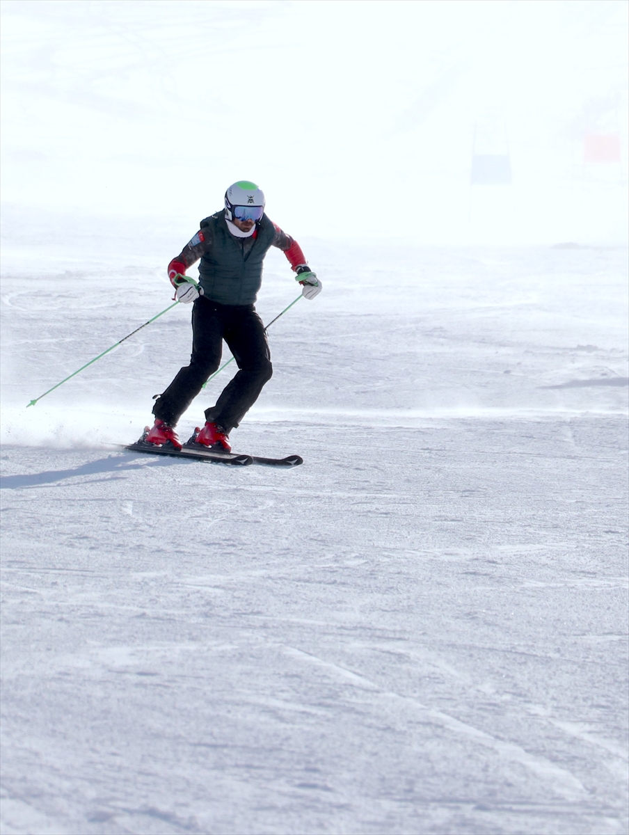 Milli kayakçı Bünyamin Çelik olimpiyat hayaliyle yoğun çalışıyor