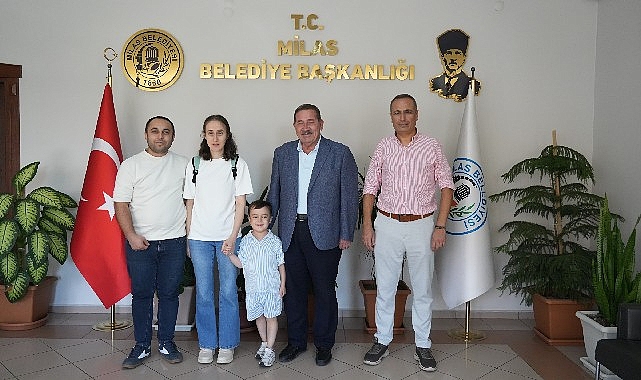 Minik Göktuğ'dan Başkan Fevzi Topuz'a teşekkür ziyareti