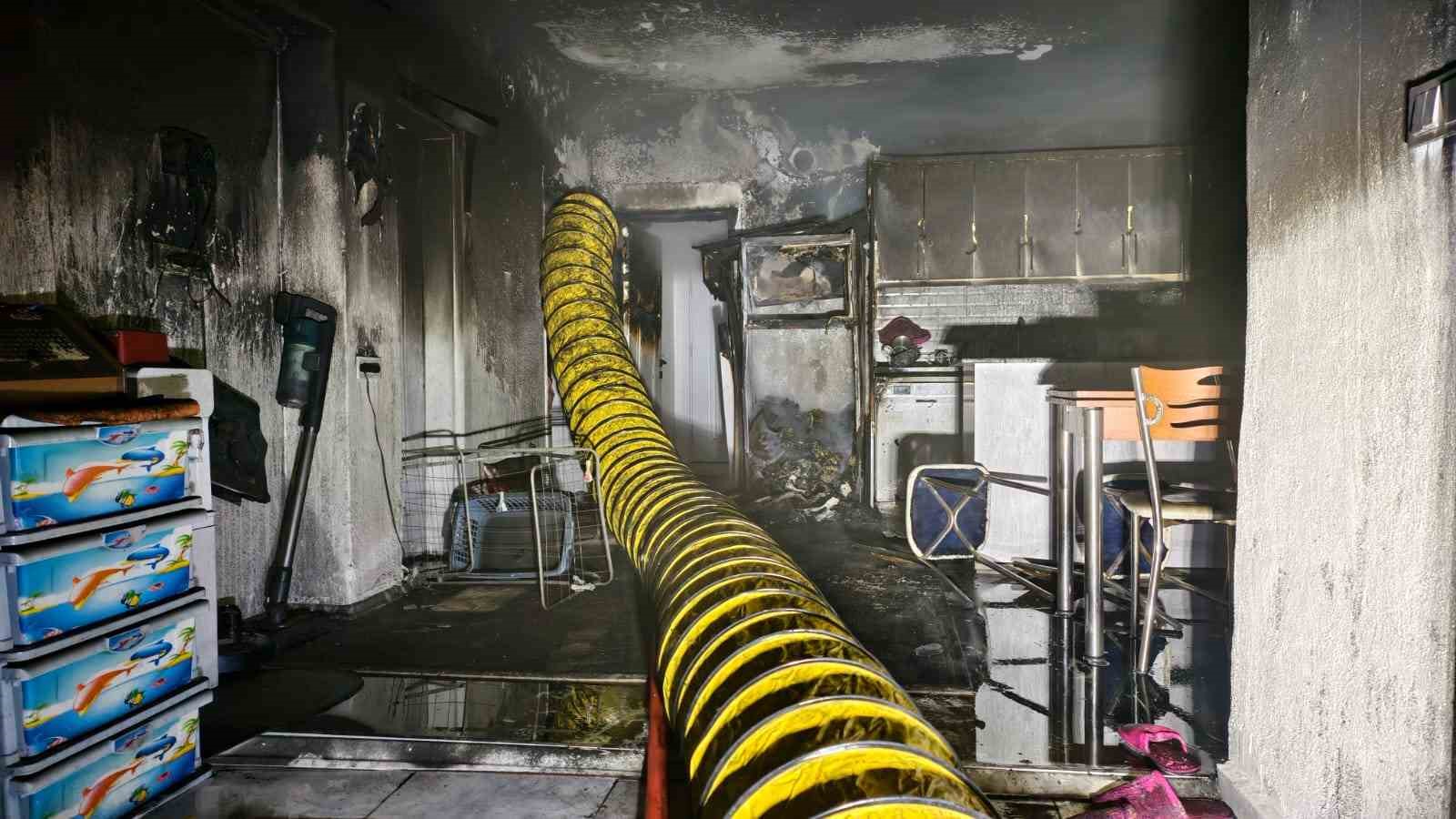 Nazilli’de yanan ev kullanılamaz hale geldi