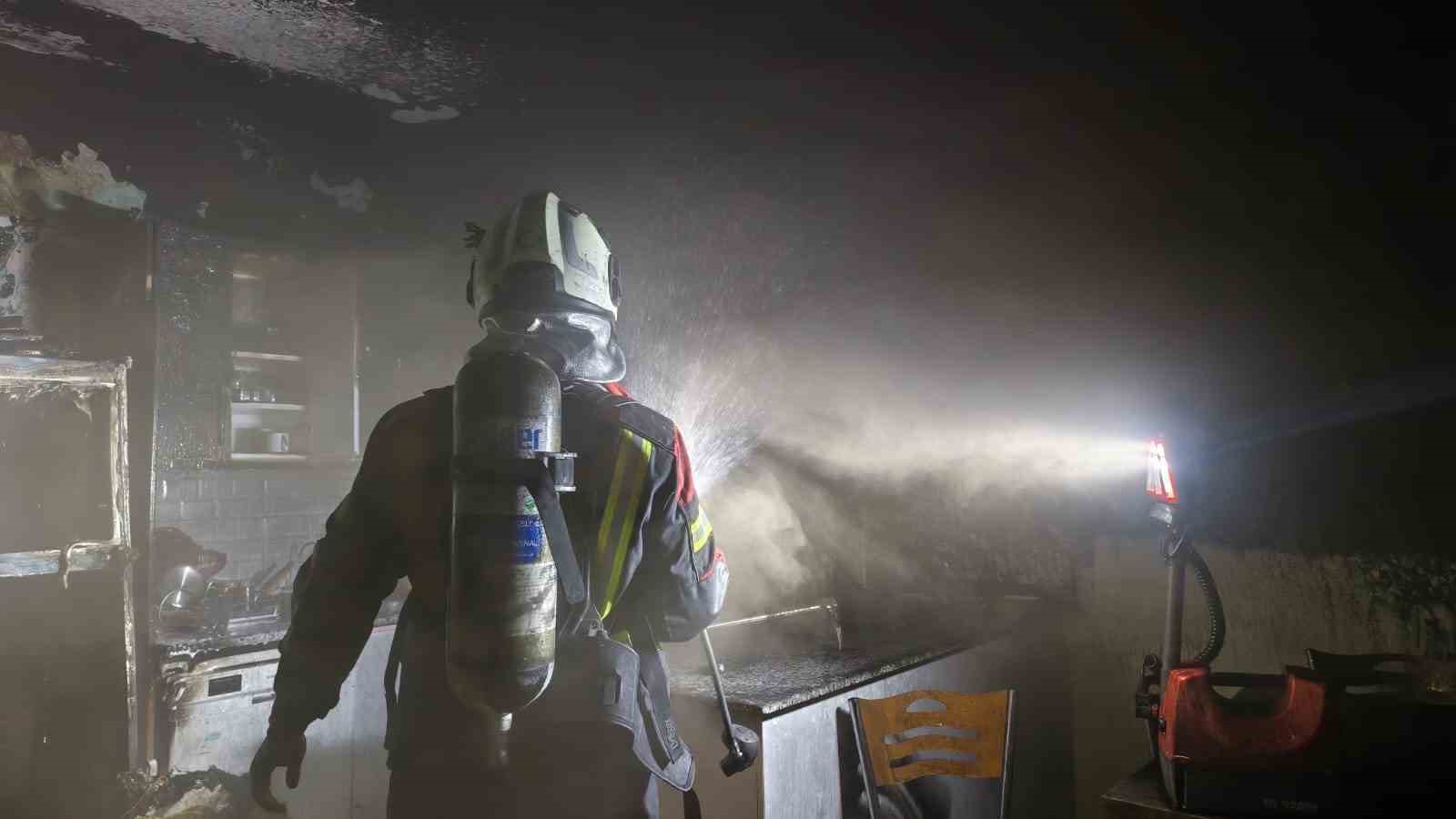 Nazilli’de yanan ev kullanılamaz hale geldi