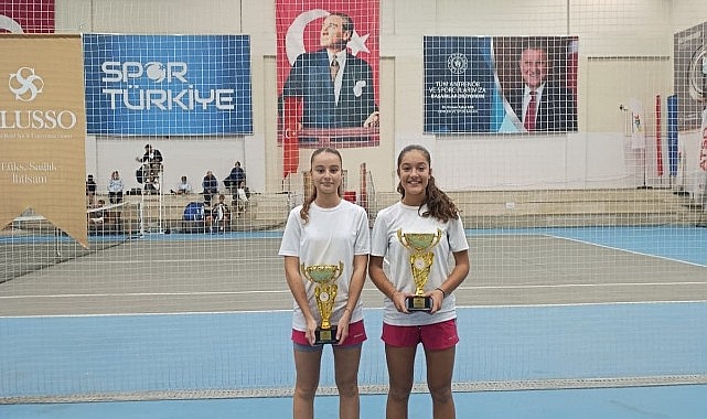 Osmangazi Belediyespor'dan Kortta Çifte Gurur