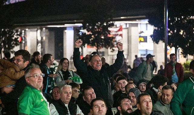 Osmangazi Meydanı'nda Yeşil-Beyaz Coşku