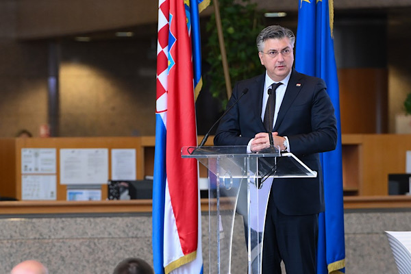 Plenkovic: Uyum ve tarım fonlarının korunmasında ısrar edeceğiz Plenkovic: Uyum ve tarım fonlarının korunmasında ısrar edeceğiz