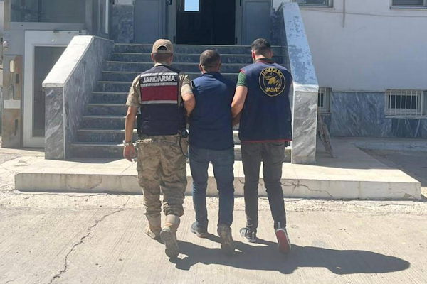 Şanlıurfa’da 4 yıl 2 ay hapis cezası bulunan 2 kişi yakalandı Şanlıurfa’da 4 yıl 2 ay hapis cezası bulunan 2 kişi yakalandı