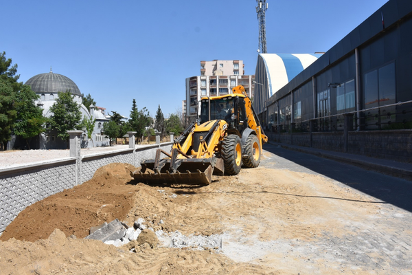 Siirt'te, Hakkı Akyüz Caddesi ile Bedirhan Batur Caddesi bağlantı yolu genişliyor