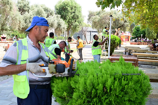 Söke’de parkta çevre düzenleme ve peyzaj çalışması yapıldı Söke’de parkta çevre düzenleme ve peyzaj çalışması yapıldı