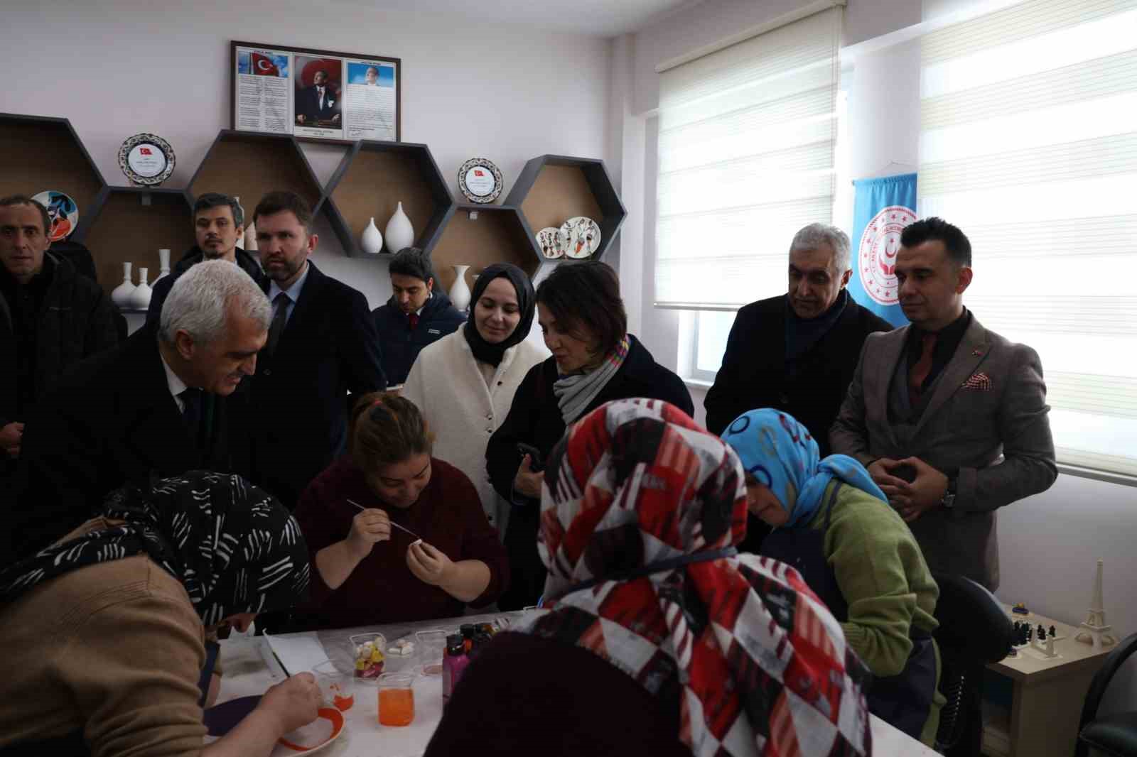 TBMM Komisyonu, Erzurum Engelsiz Yaşam Merkezinde incelemelerde bulundu TBMM Komisyonu, Erzurum Engelsiz Yaşam Merkezinde incelemelerde bulundu