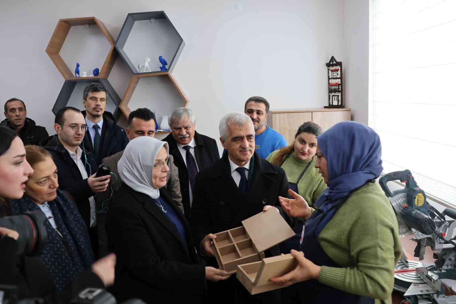 TBMM Komisyonu, Erzurum Engelsiz Yaşam Merkezinde incelemelerde bulundu TBMM Komisyonu, Erzurum Engelsiz Yaşam Merkezinde incelemelerde bulundu