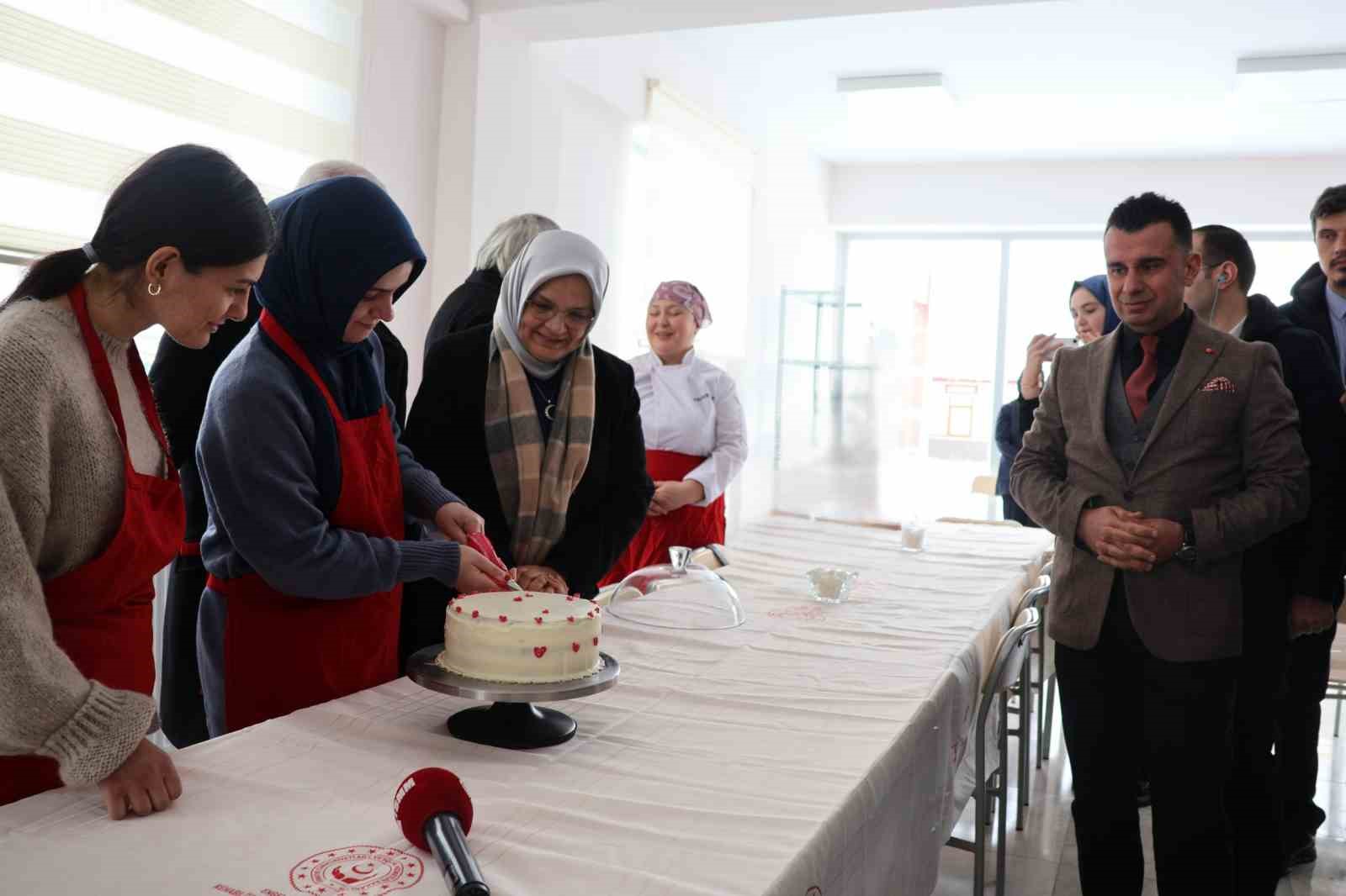 TBMM Komisyonu, Erzurum Engelsiz Yaşam Merkezinde incelemelerde bulundu TBMM Komisyonu, Erzurum Engelsiz Yaşam Merkezinde incelemelerde bulundu