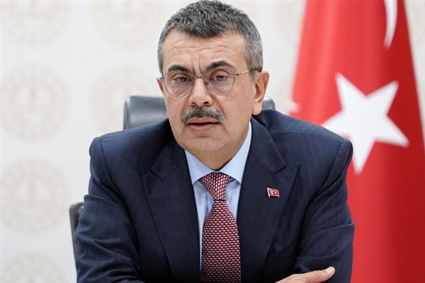Tekin: Gençlerimizin değerleriyle güçlü bağlar kurmasını hedefliyoruz