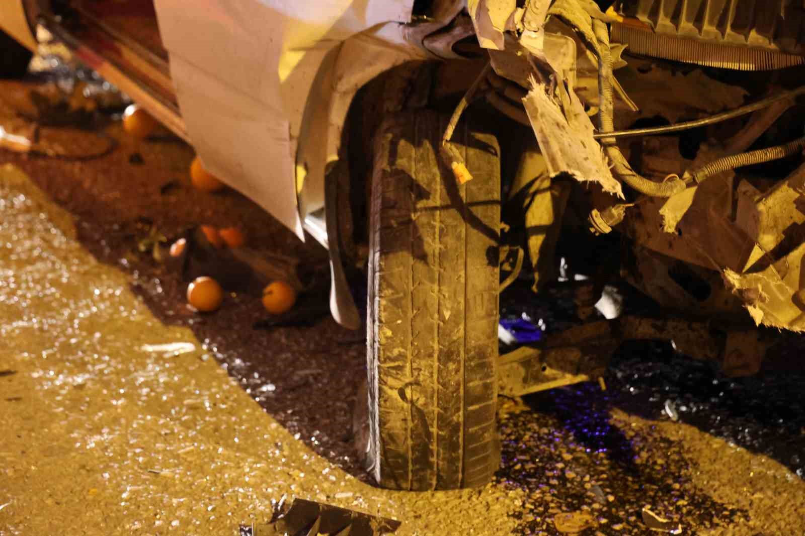 Tır işçi minibüsüne çarptı: 2 yaralı